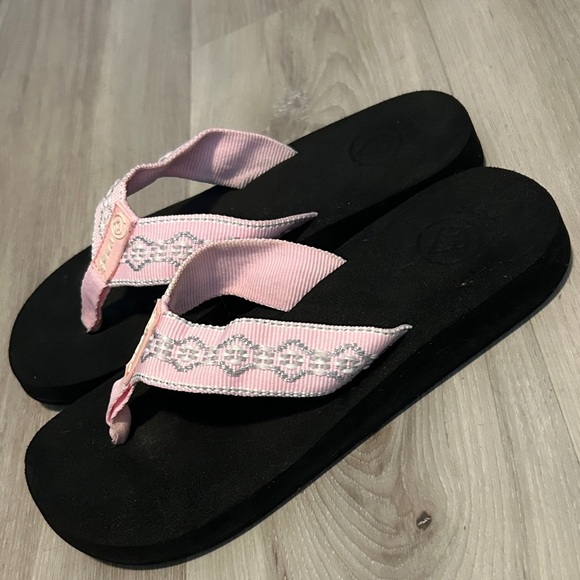 Reef Pink and Black Sandals - Picture 2 of 4